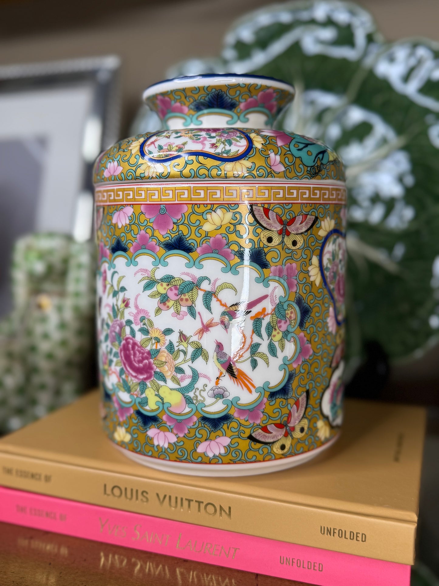 Danny's Fine Porcelain: Rose Medallion Canton Porcelain Tissue Box Cover – Round Decorative Tissue Holder, 7” #41423
