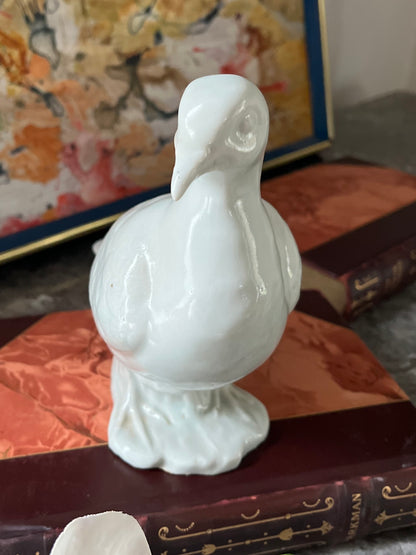 Live 09/29 Historic Estate Pair of Chinese Export White Glazed Porcelain Doves on Rockwork, Late Qing to Republic Period