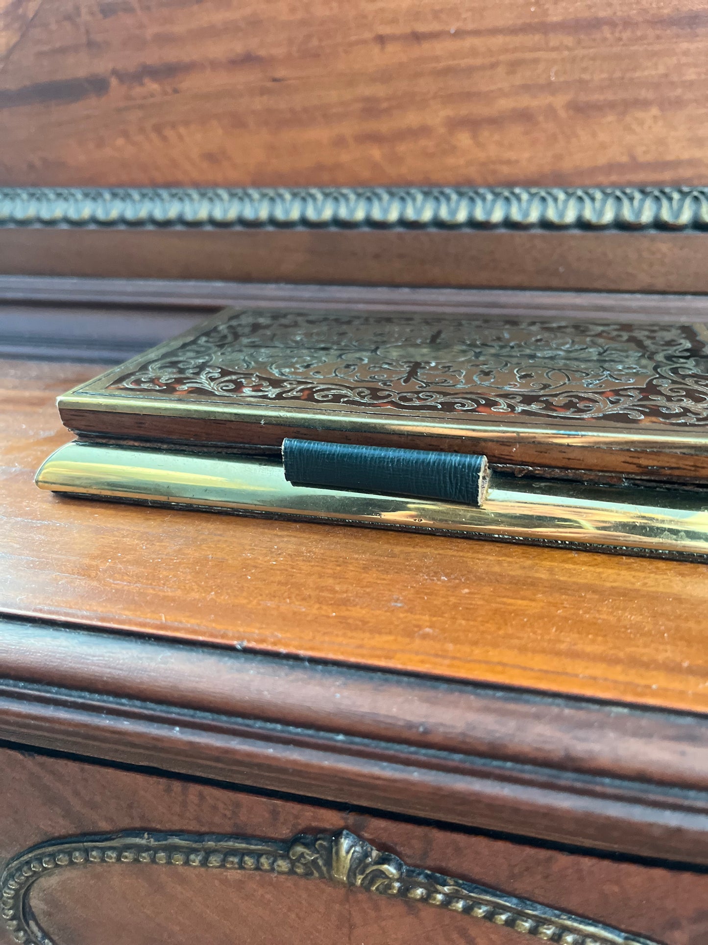 French Boulle-Style Aide de Mémoire in Red Tortoiseshell & Brass with Original Leather Interior
