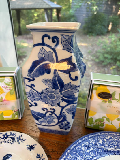 Lovely chinoiserie blue and white floral vase!