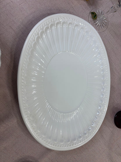 Beautiful swan tureen with under plate!