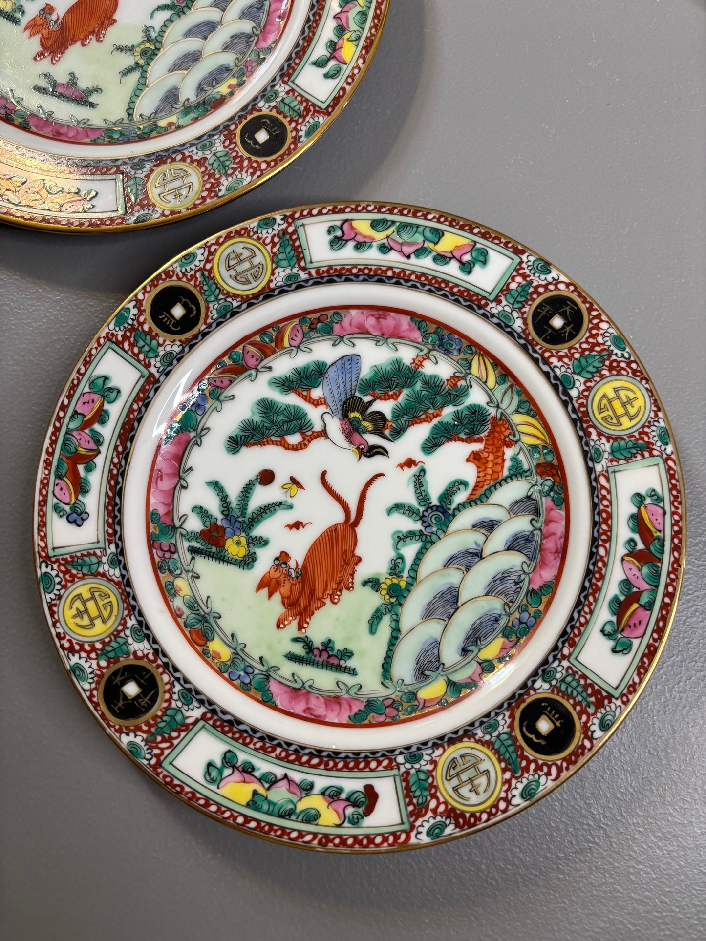 Gorgeous Famille Rose plates pair!