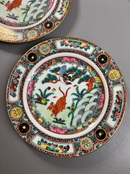 Gorgeous Famille Rose plates pair!