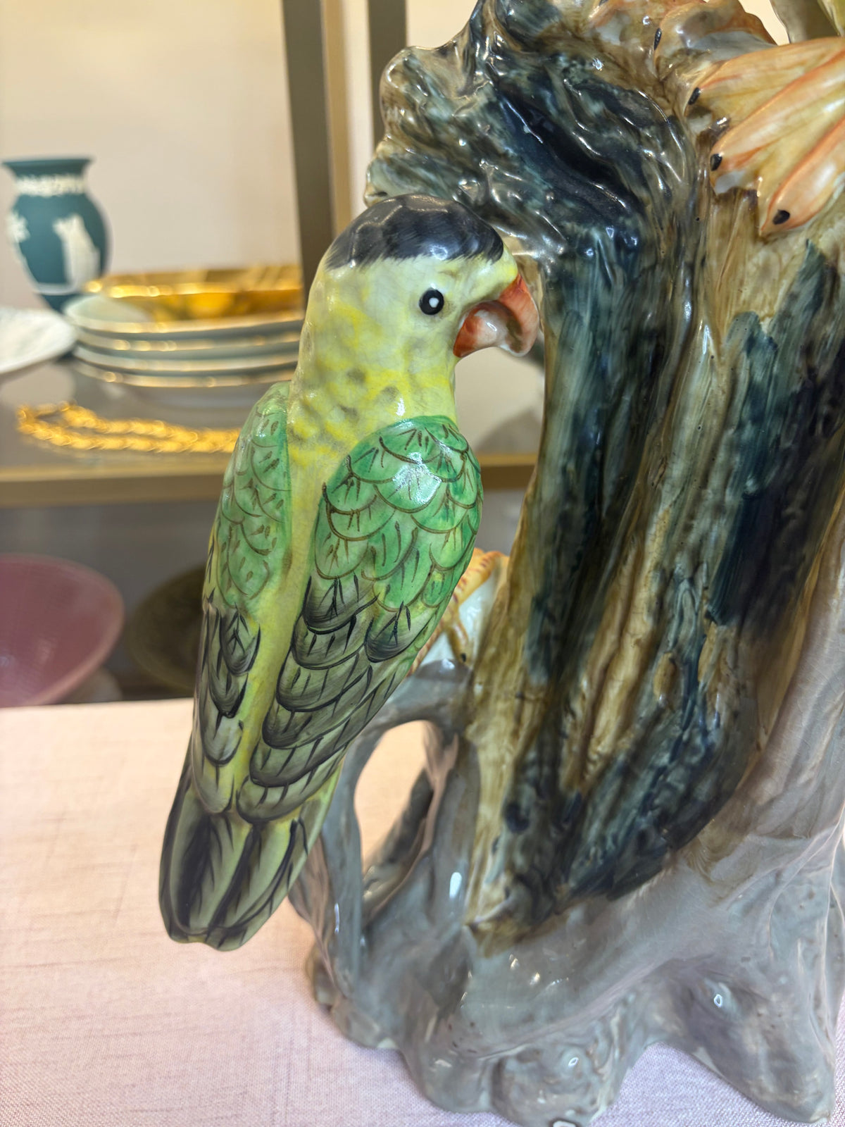 Incredible parrots figurine!