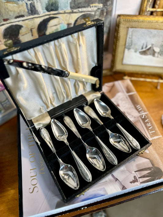 Yeoman Silver Plate EPNS Grapefruit Spoons & Knife Set | Sheffield, England | c. 1950s