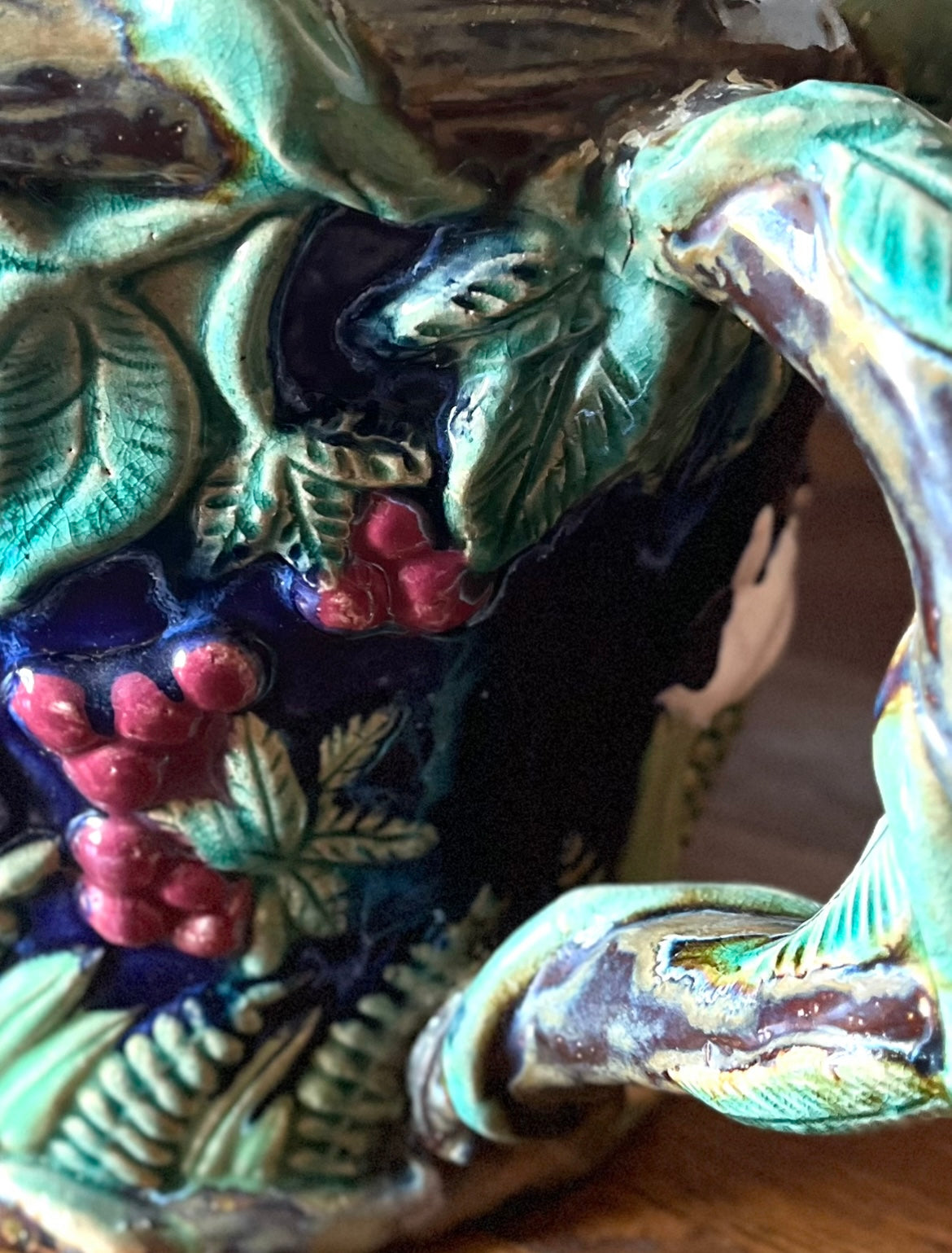 French Majolica Bunny Planter/XLarge Cache-pot Mid 20th Century