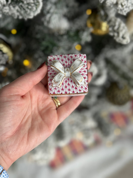 Herend Fishnet hand-painted porcelain with 24K gold: Box with Bow - 2” L × 1.75” H,