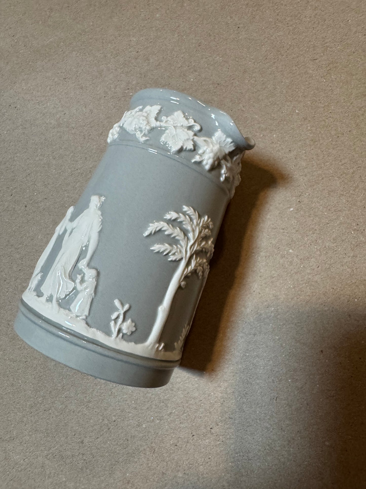Live 06/15 sage green grey pitcher Wedgwood