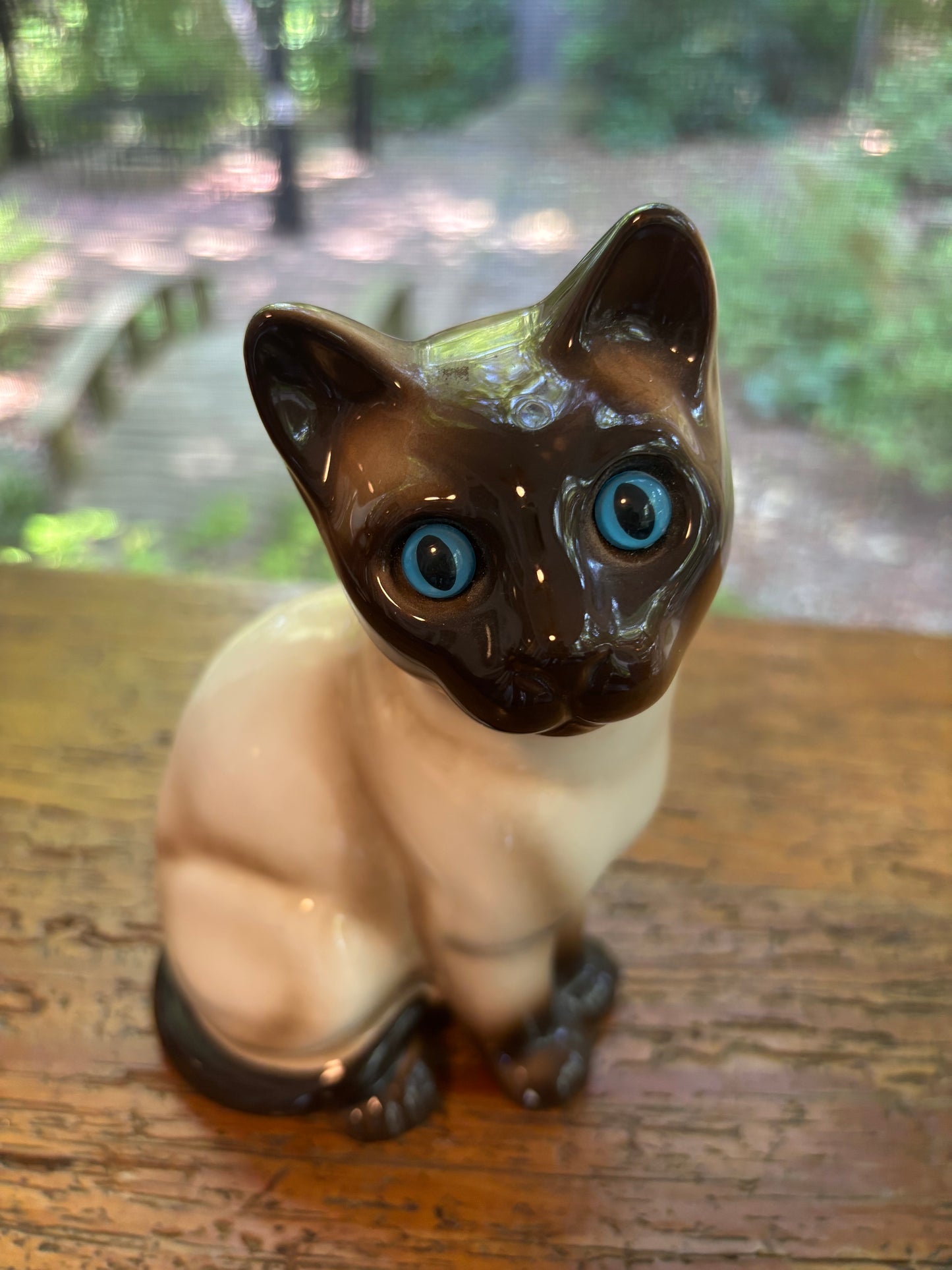 Sweetest Siamese cat figurine with blue eyes!