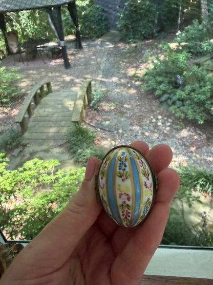Sweetest Limoges egg trinket box!