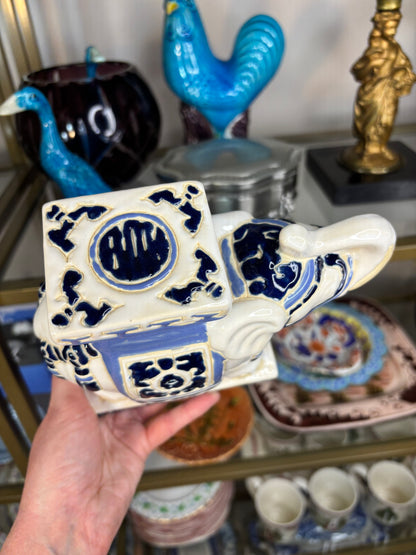 Lovely chinoiserie mini blue and white elephant!