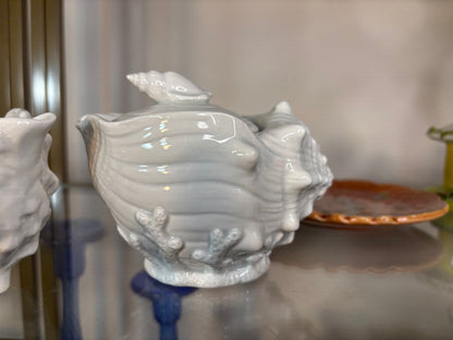 Lovely Fitz and Floyd creamer and lidded bowl set!