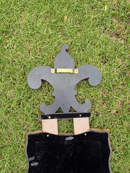 Beautiful Fleur de Lis picture frame wall hanging!