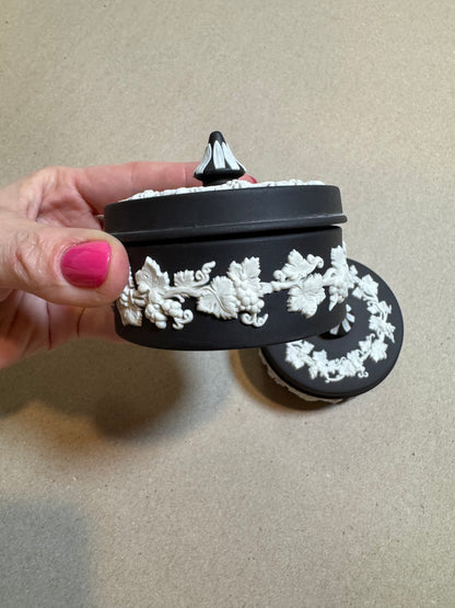 Black bassalt Wedgewood lidded round box 3x2.25