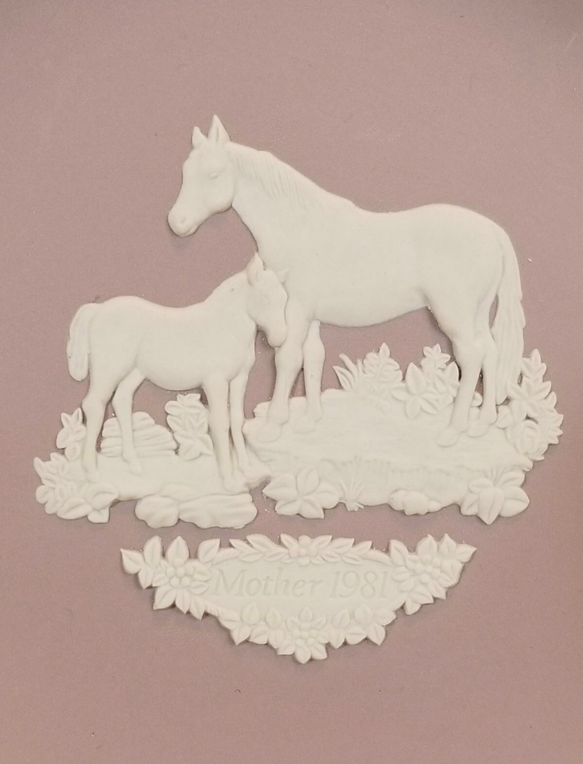 Wedgwood lilac Mother plate 1981