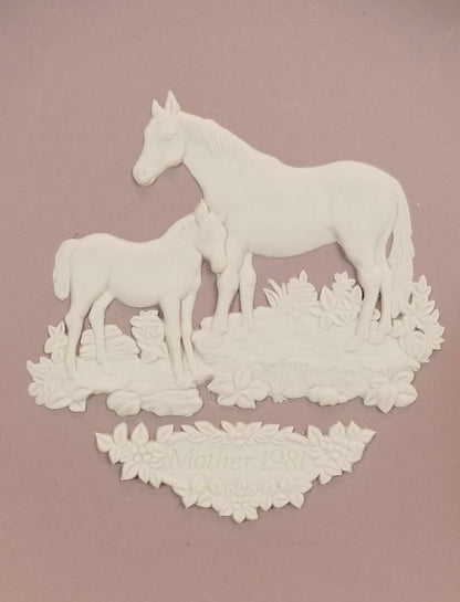 Wedgwood lilac Mother plate 1981