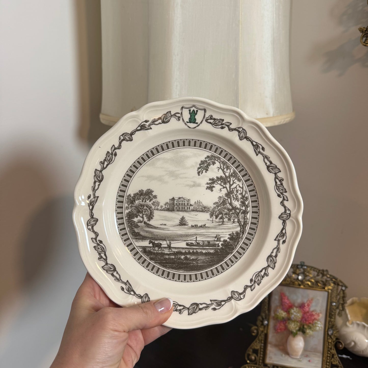 Live 09/01  Wedgwood’s “Frog Service – Etruria Hall” plate