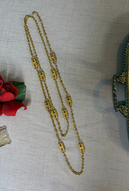 Gorgeous Jacqueline Kennedy paper link style gold necklace!