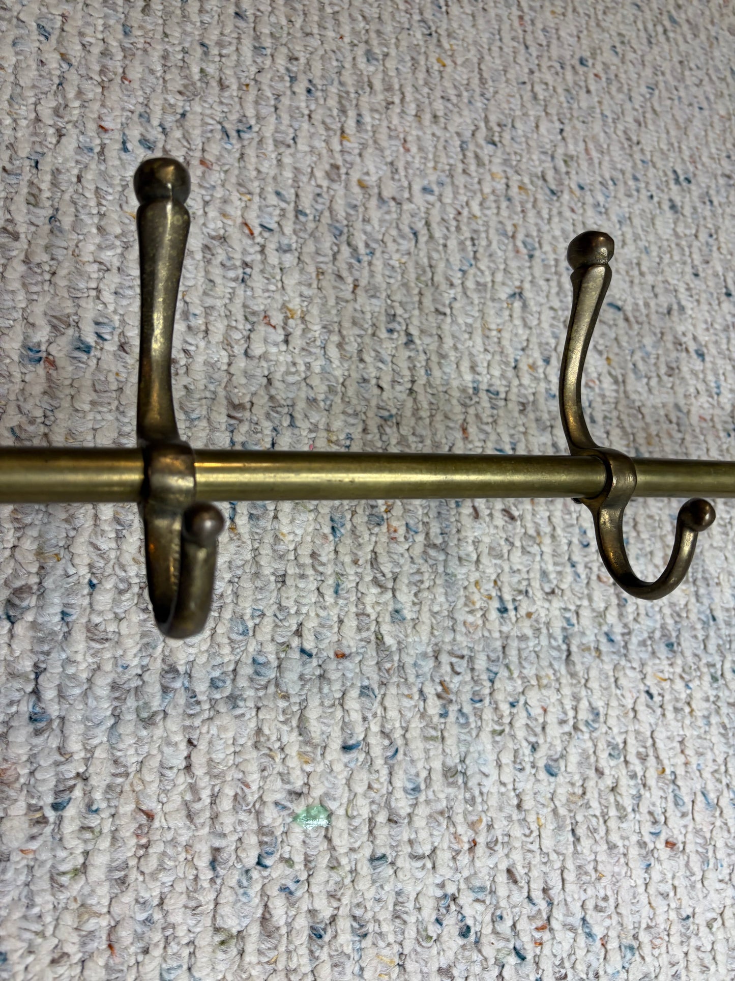Stunning vintage brass equestrian horse rack with 5 hooks!