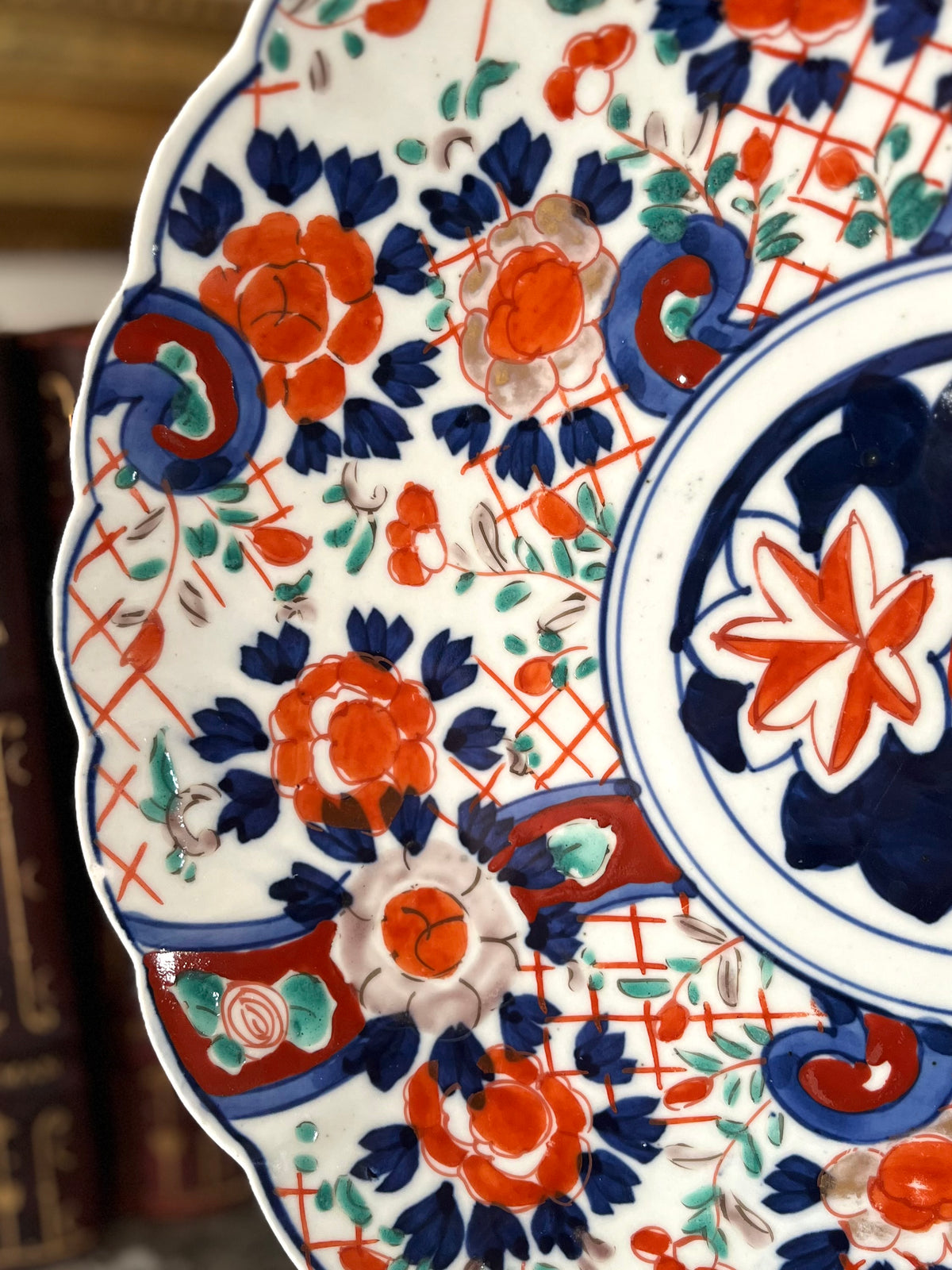Live 09/15 Antique Hand Painted Imari Verte Scalloped Charger