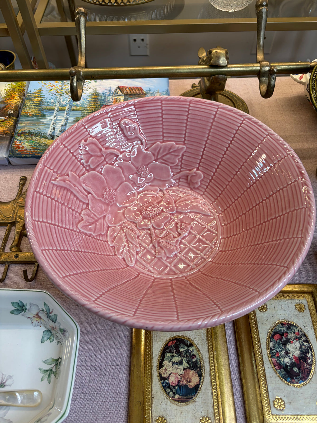 Lovely Bordallo Pinheiro 12” serving bowl!