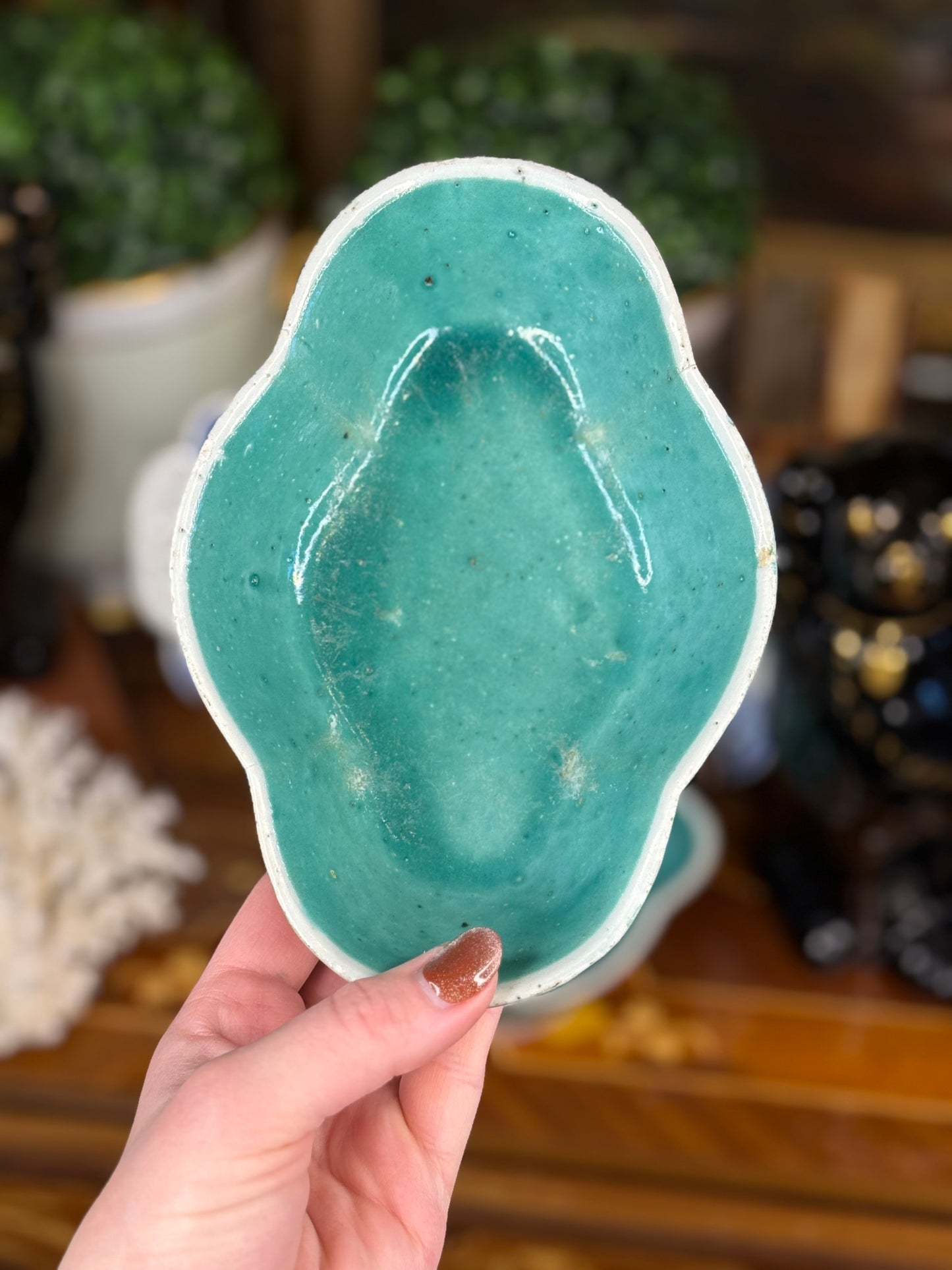 Pair of Republic-Era Turquoise Famille-Verte Dishes – Hand-Painted Medallions (c. 1920–40)