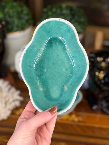 Pair of Republic-Era Turquoise Famille-Verte Dishes – Hand-Painted Medallions (c. 1920–40)