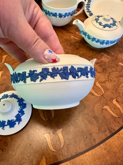 Antique Wedgwood Smear-Glazed Stoneware Covered Sugar Bowl with Lavender Sprigged Grapes