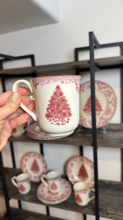 Johnson Brothers 18 Piece Set Red Christmas Tree Dinnerware
