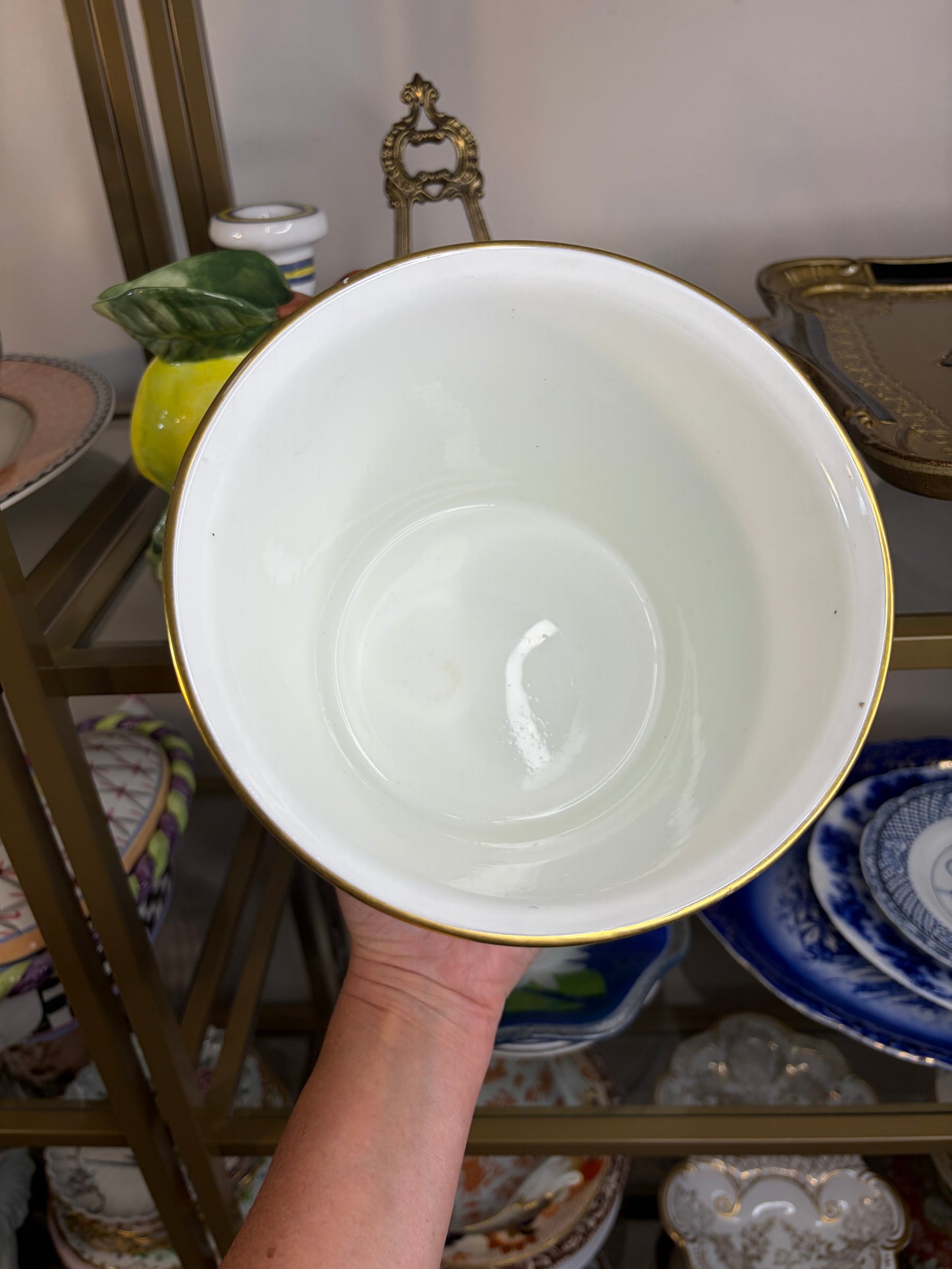 Beautiful English cachepot featuring Imari colors and gold!