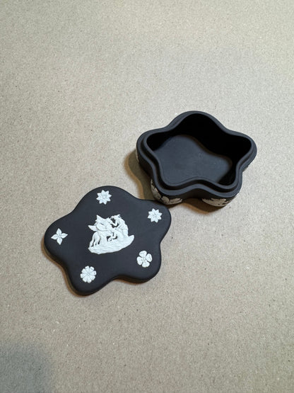 Black bassalt Wedgewood lidded flower box 3.75x2.75x1.5
