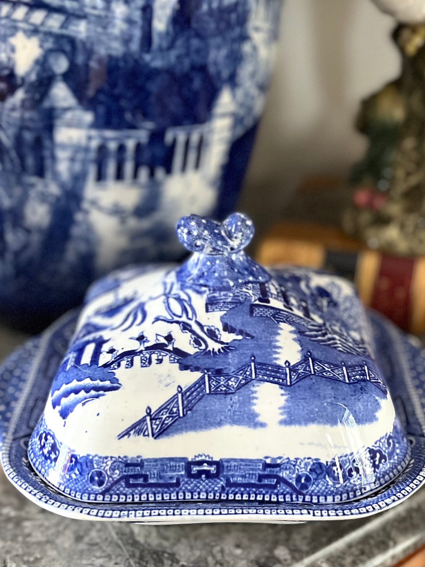 Live 08/28 Antique Ridgways Staffordshire England Blue Willow Covered Vegetable Dish - stamped