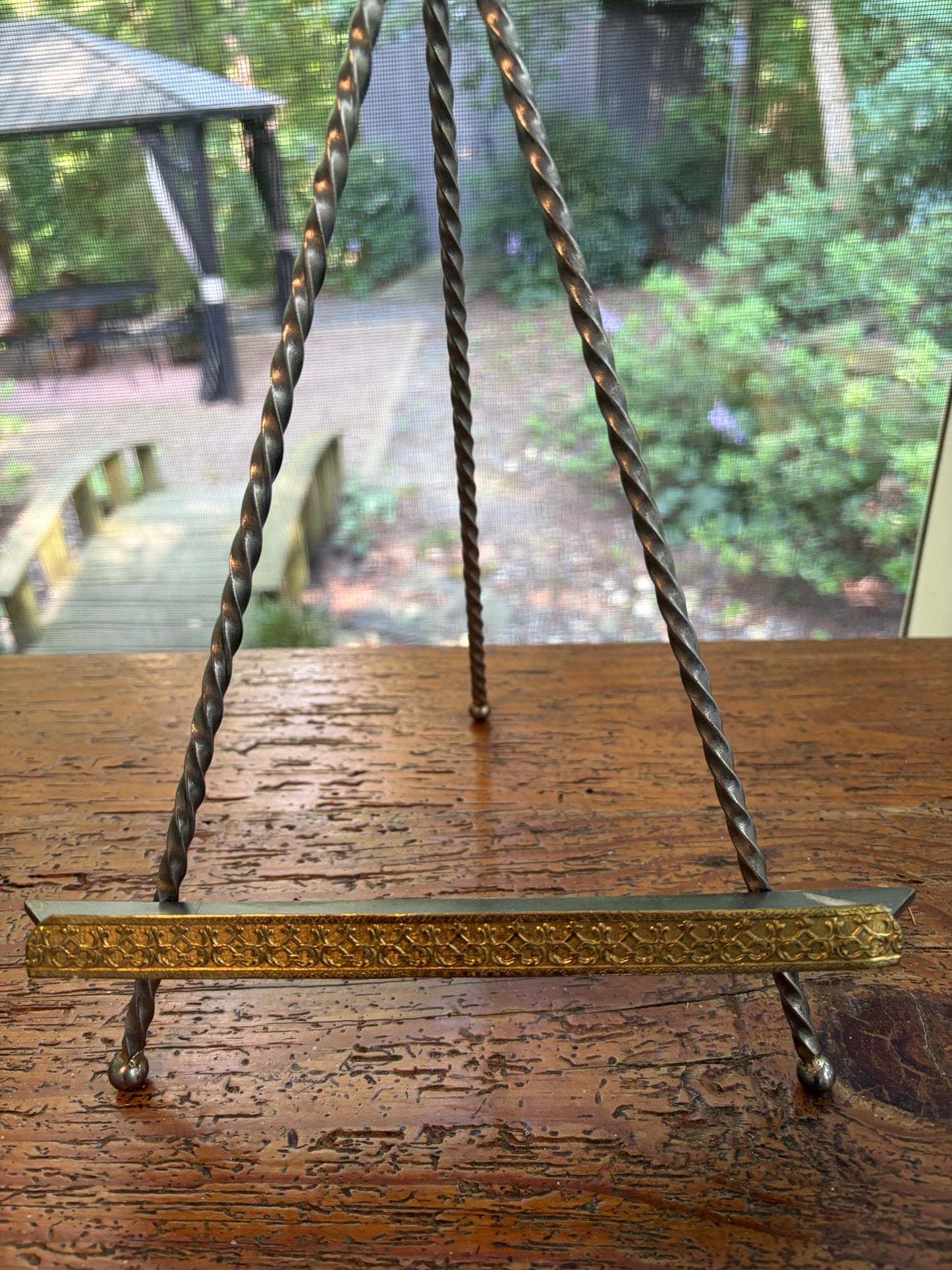 Lovely Italian brass and metal stand!