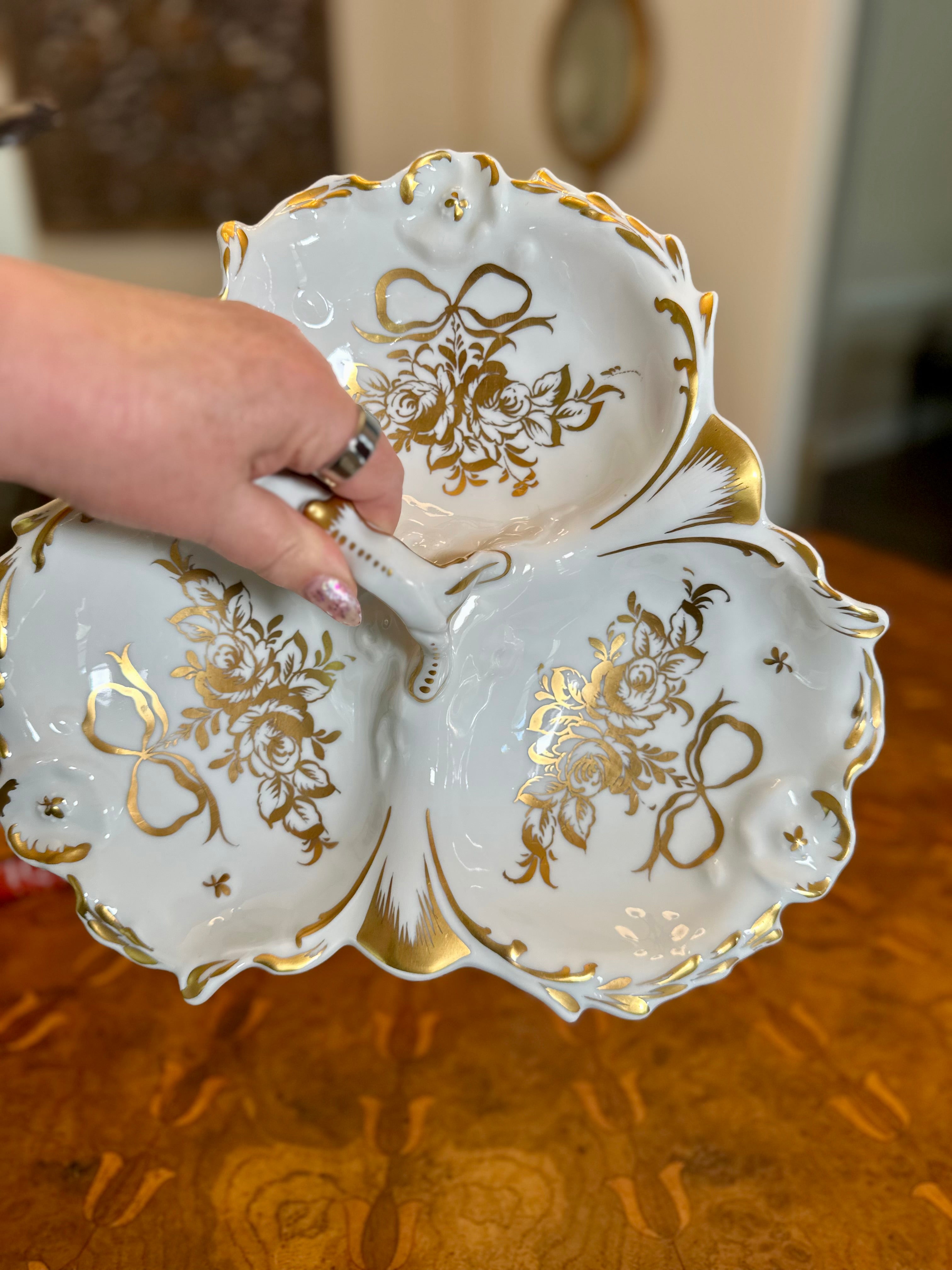 LIMOGES FRANCE　ピルケース　ルイ１６世様式　ガーランド模様 Vintage French Porcelaines de Couleuvre Limoges Three-Section