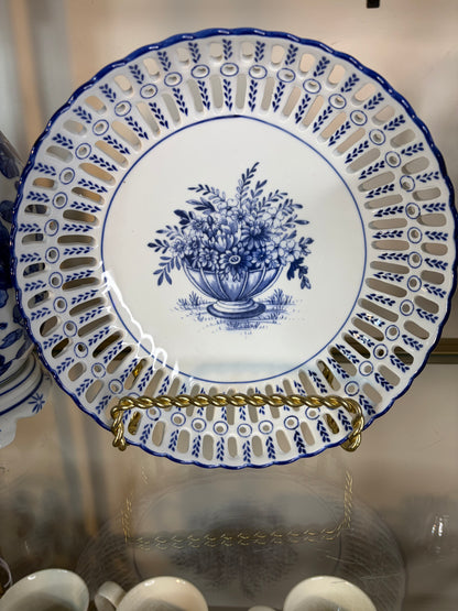 Lovely reticulated blue and white floral bowl and vase set!