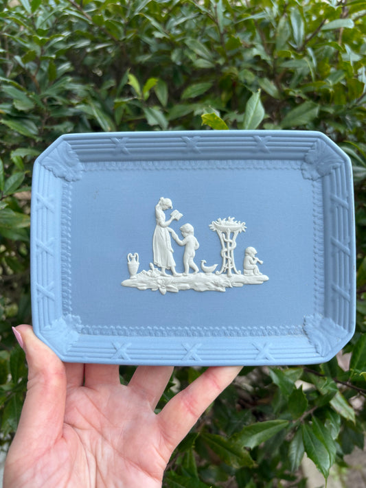 Beautiful Wedgwood trinket dish!