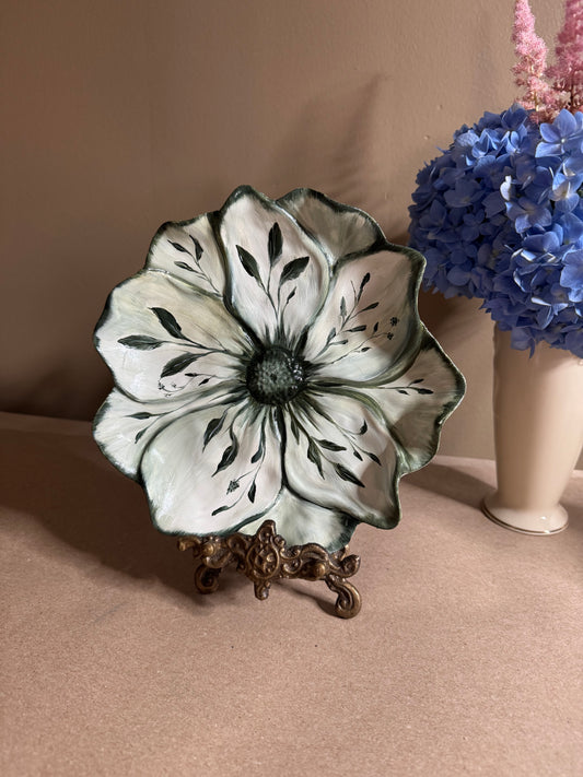 Hand painted flower shape plate green floral