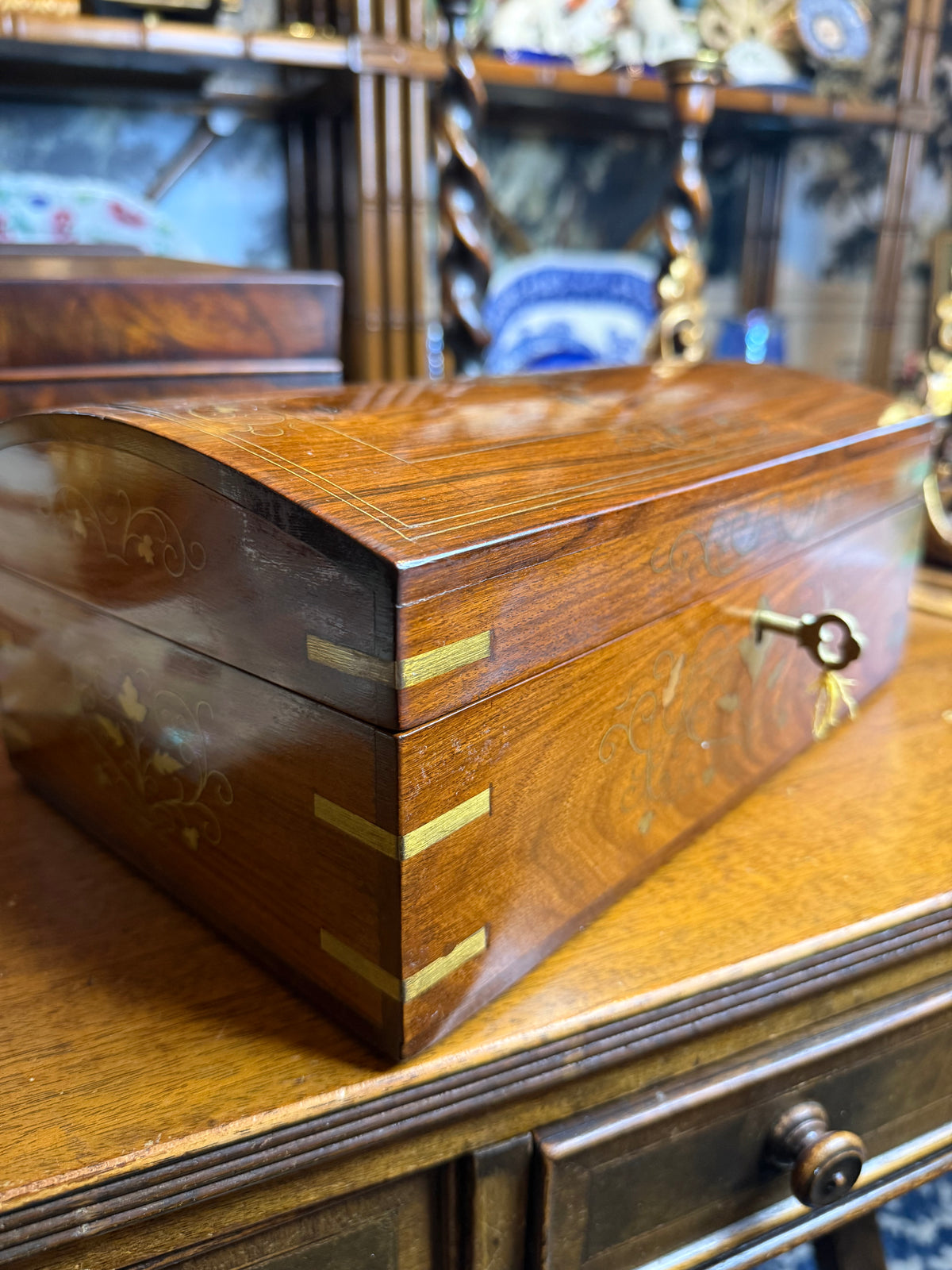 Antique English Brass Inlaid Oak Jewelry & Desk Box with Removable Fitted Tray & Key, c. 1890–1910 – 12”W