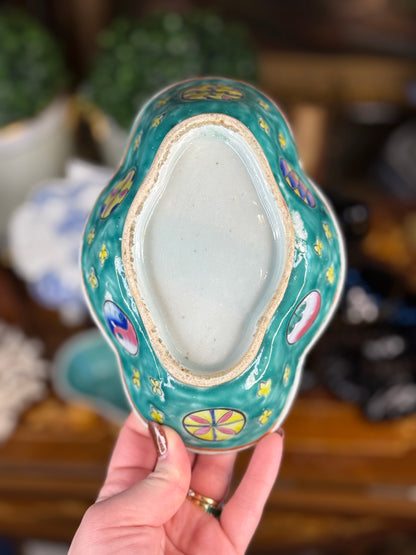 Pair of Republic-Era Turquoise Famille-Verte Dishes – Hand-Painted Medallions (c. 1920–40)