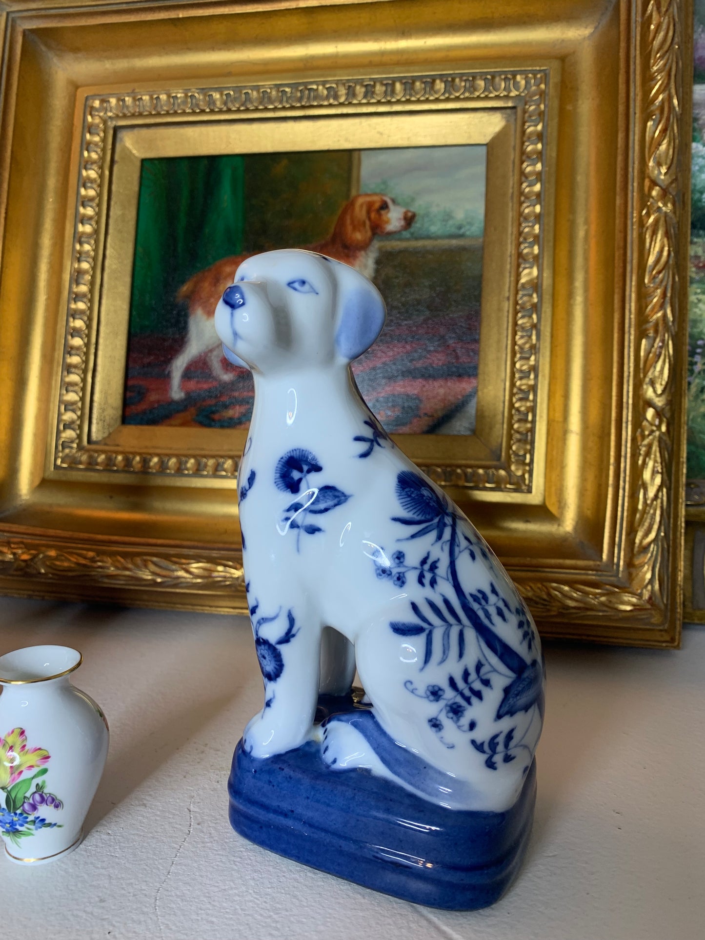 Beautiful blue and white floral Wong Lee dogs pair (2) - Beautiful condition!