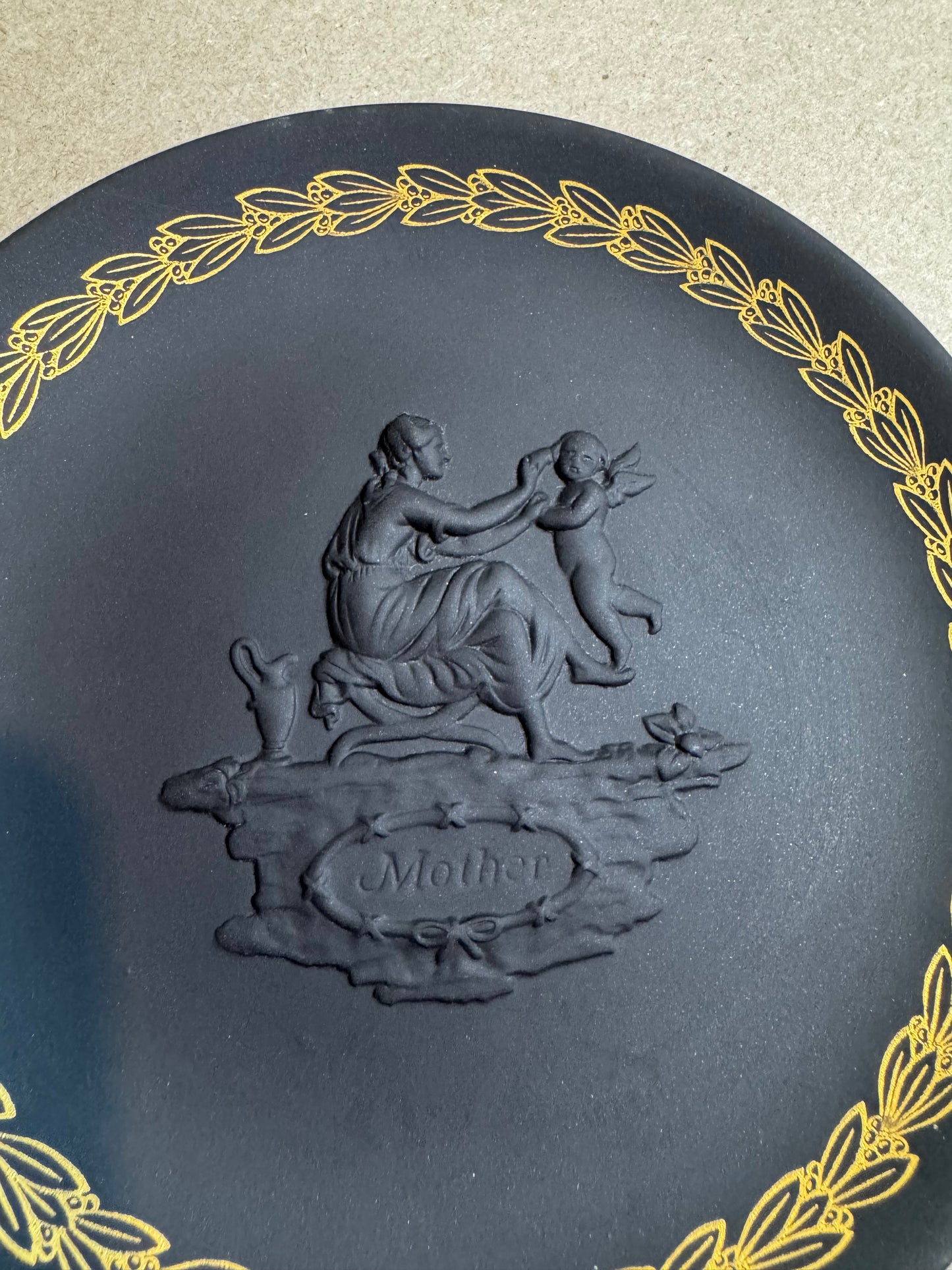 Black bassalt Wedgewood Mother plate