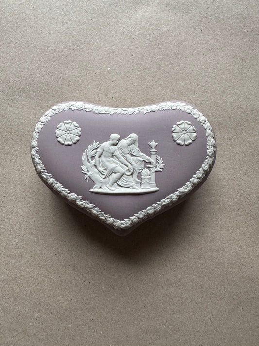 Lilac Wedgewood hear shape trinket box