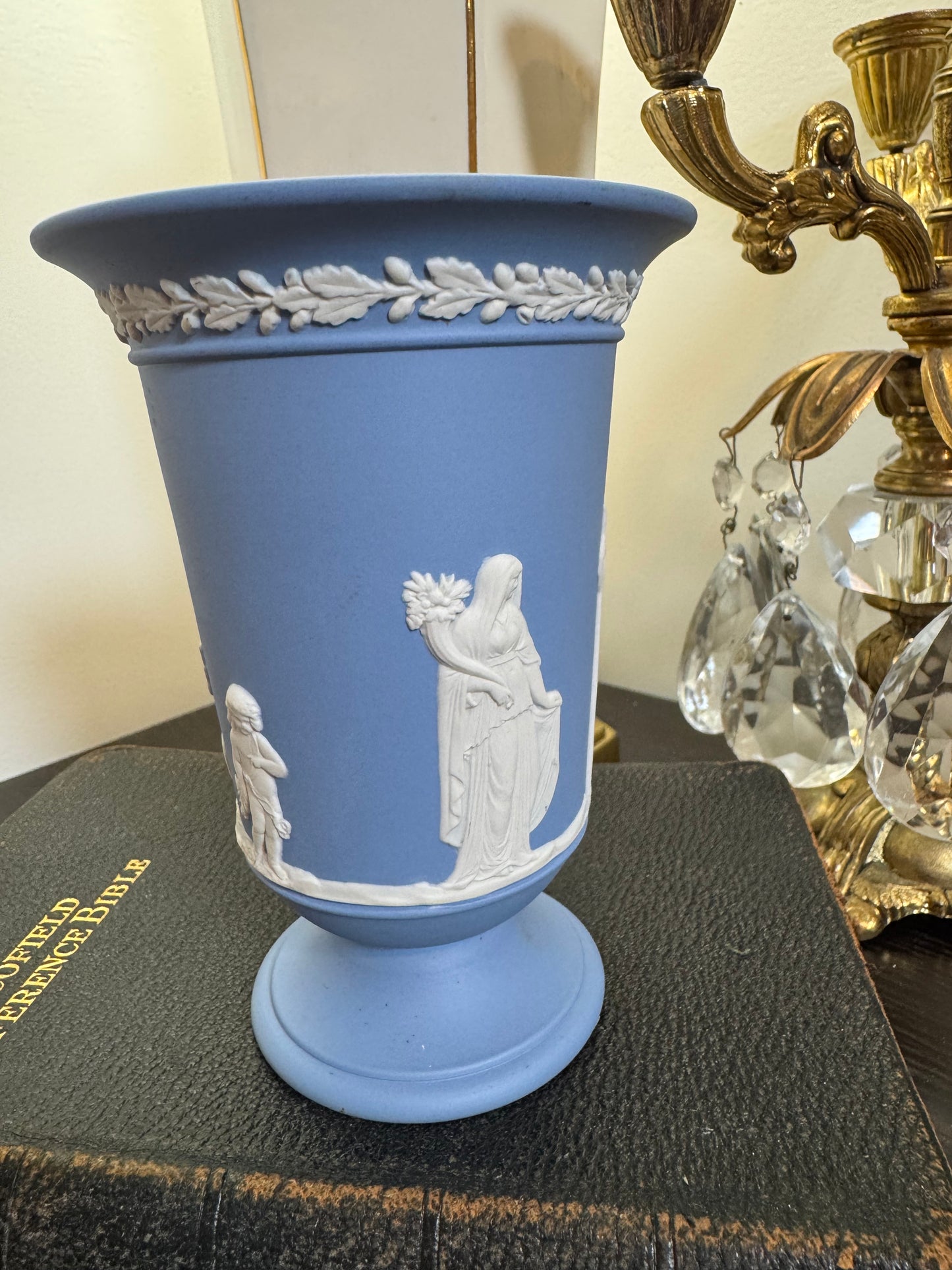 Wedgwood lavender and white beautiful vase urn 6”