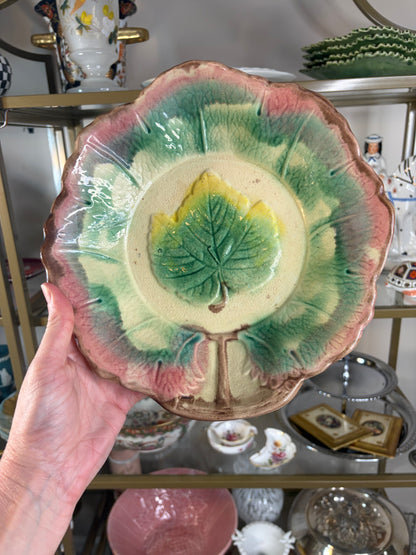 Lovely antique majolica leaf shallow bowl/plate!