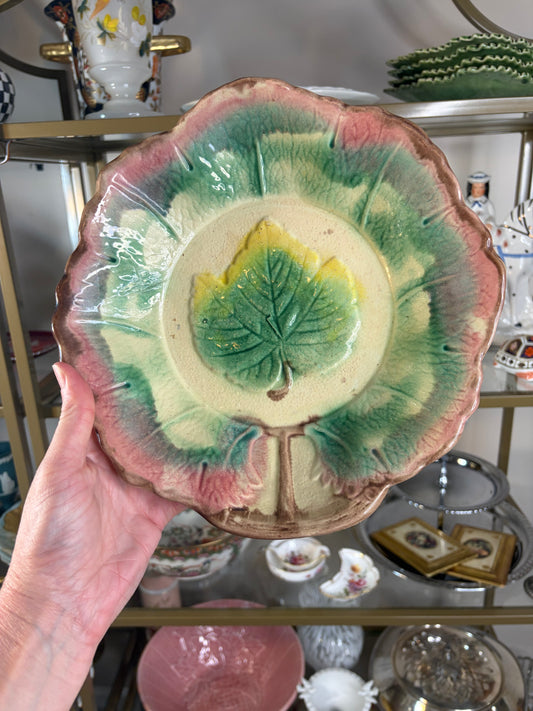 Lovely antique majolica leaf shallow bowl/plate!