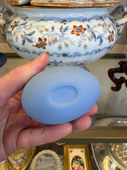 Lovely Wedgwood egg marked Gigi!