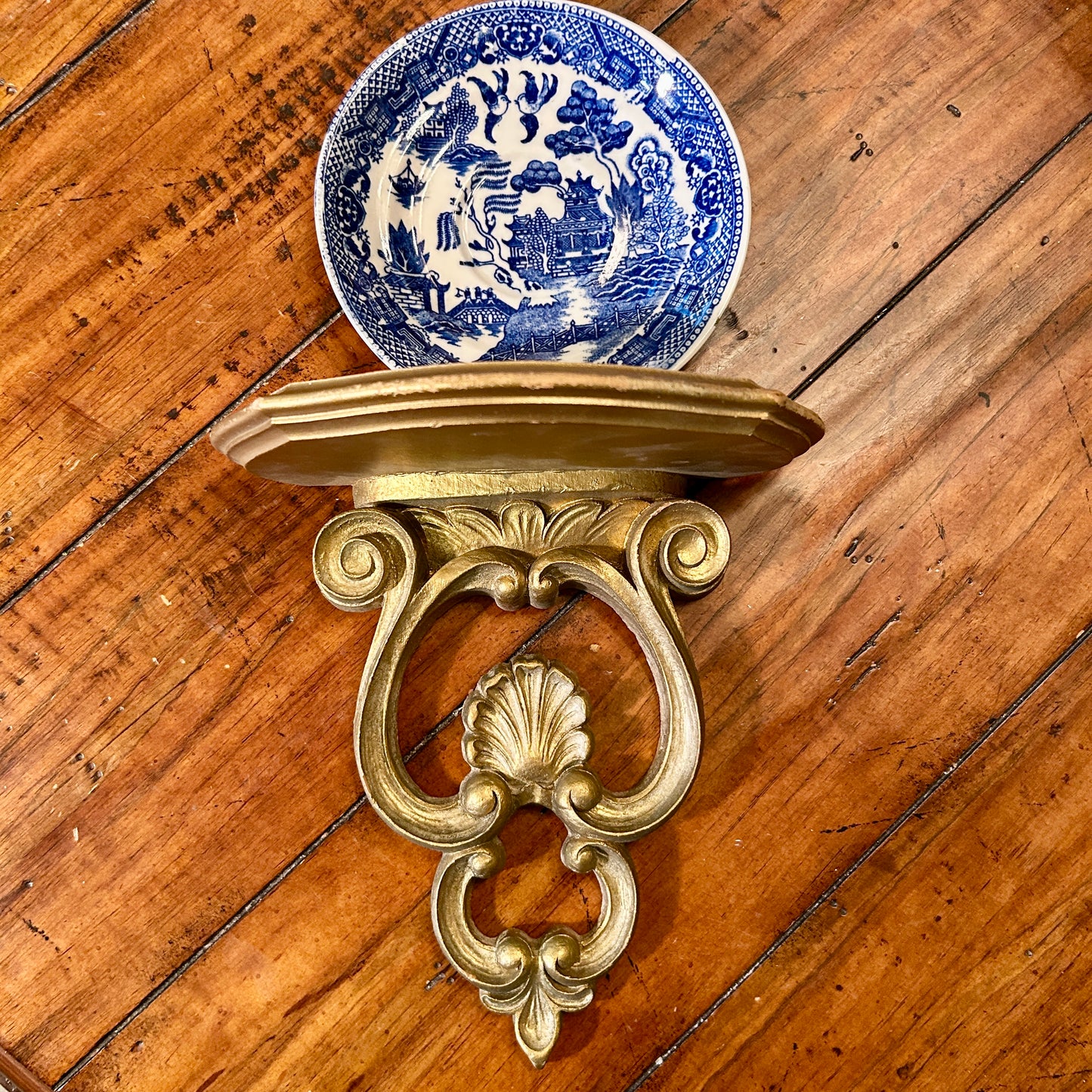 Vintage Hollywood regency gold gilt clam wall sconces