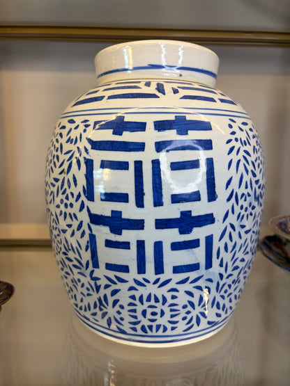 Beautiful vintage Double Happiness lidded ginger jar!