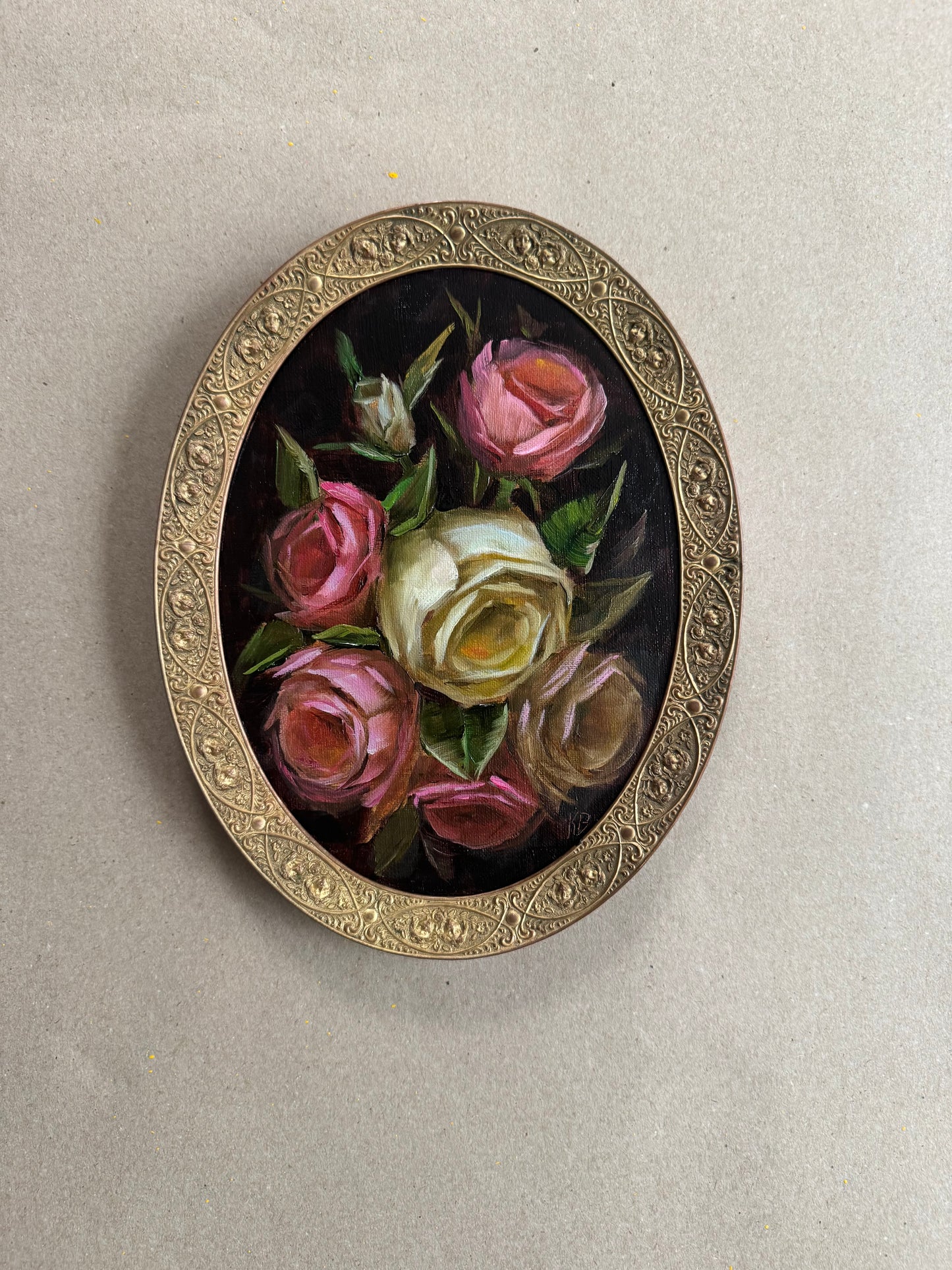 Solo Live Reserved pink and white bouquet of roses in antique frame