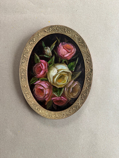 Solo Live Reserved pink and white bouquet of roses in antique frame